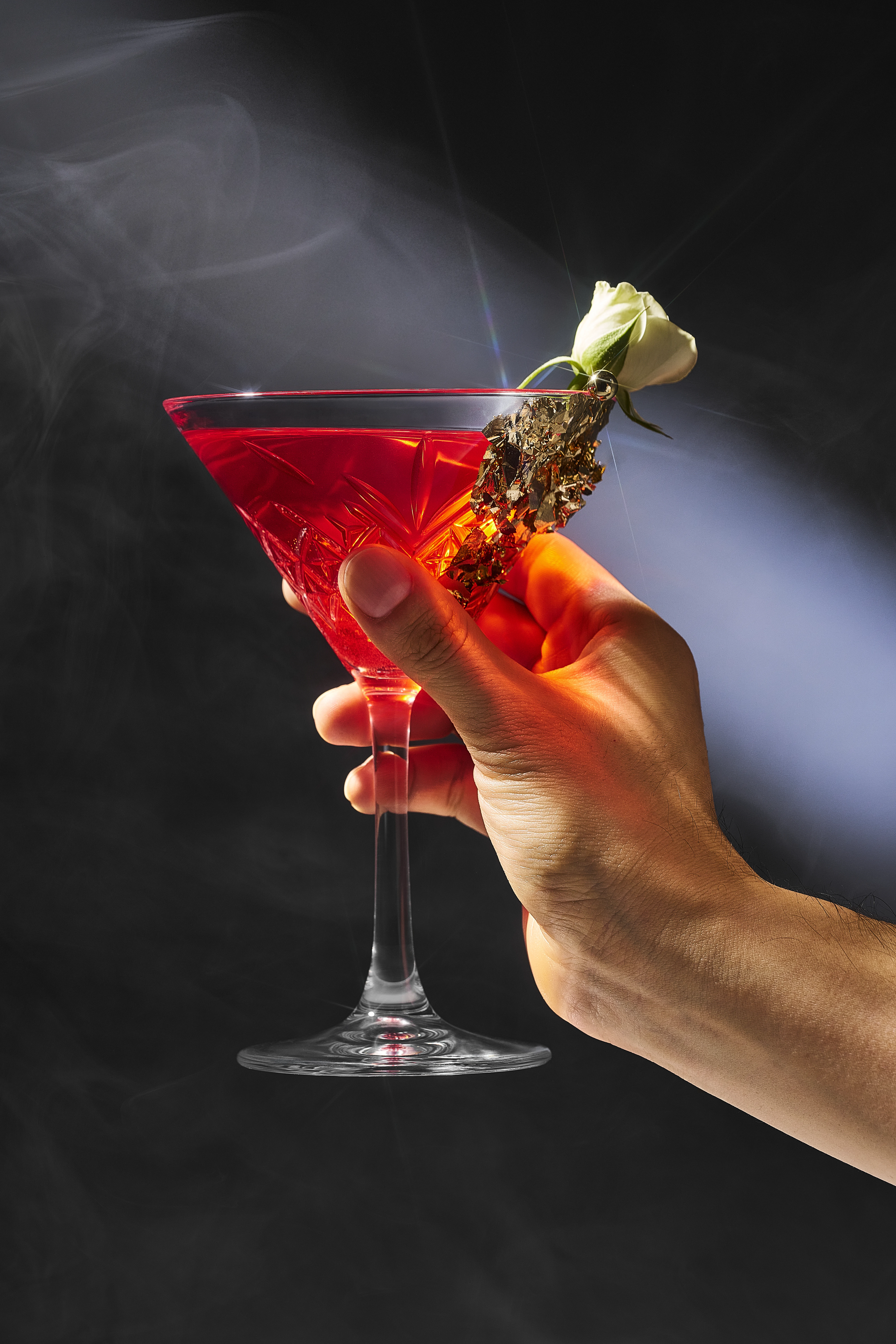 Ingredientes del cóctel Entrégate: tequila Cerámica, fresa, sandía y granada